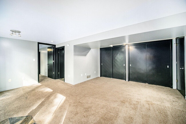 Building Photo - 1020 Traver Ct