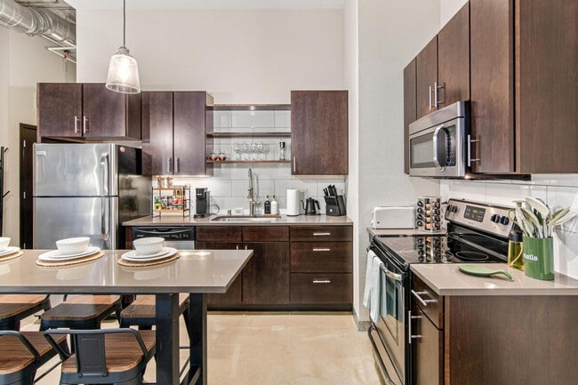 Building Photo - 301 N 7th Ave