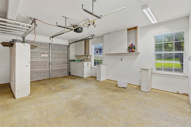 Building Photo - 106 Lazy Springs