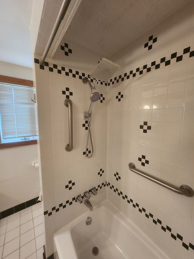 Building Photo - 30462 Westmore Dr