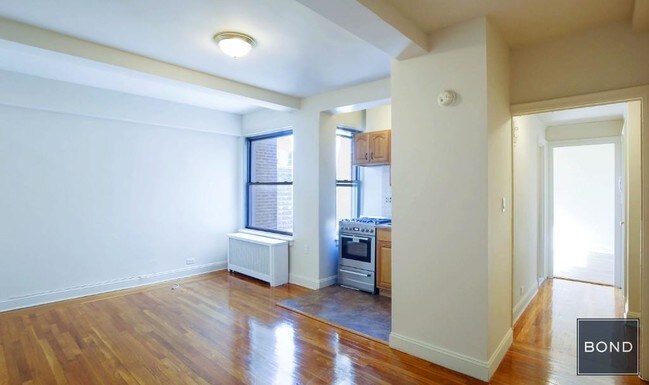 Primary Photo - 240 E 38th St