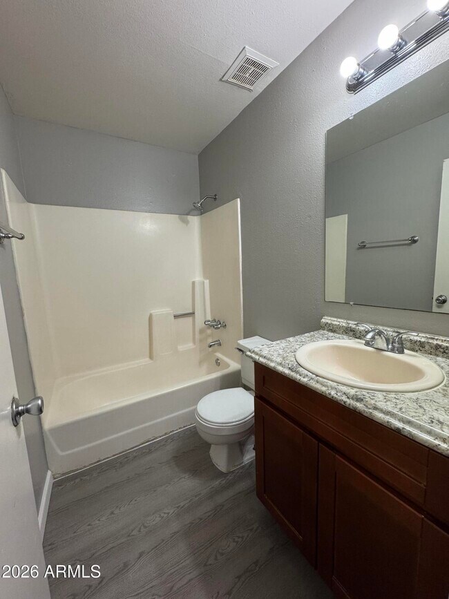 Building Photo - 6527 N 67th Ave