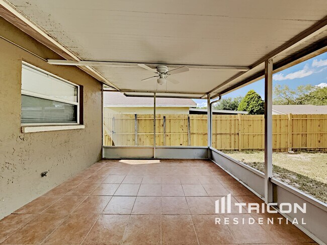 Building Photo - 707 Sand Ridge Dr