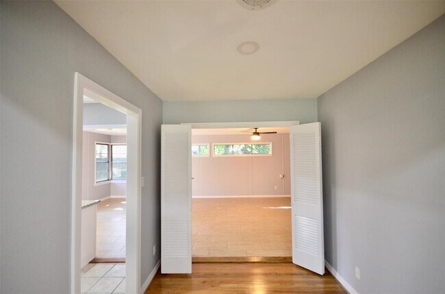 Building Photo - 6229 Tanager St