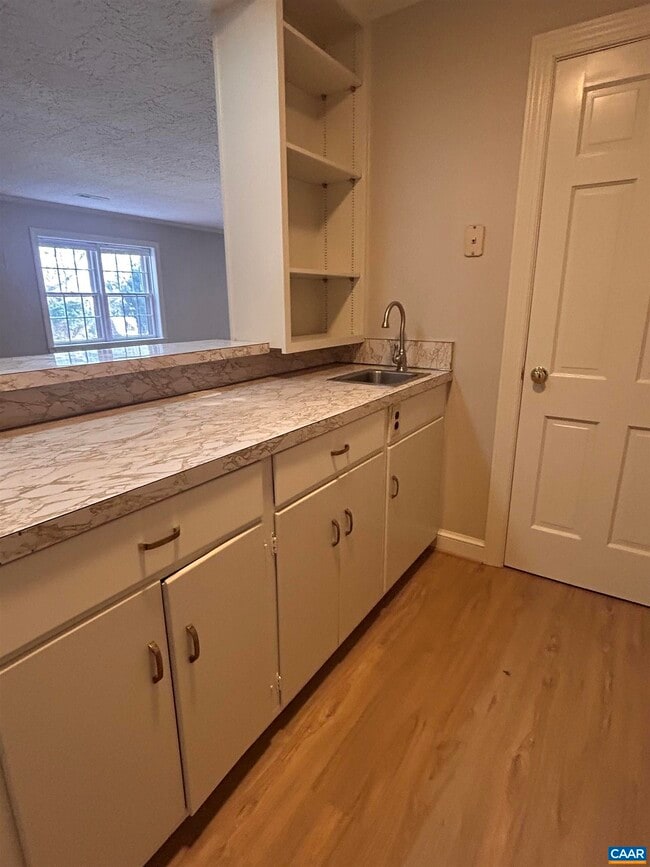 Building Photo - 214 Montvue Dr