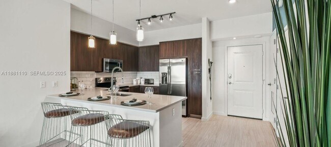 Building Photo - 591 Evernia St