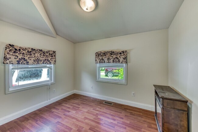 Building Photo - 222 Hulen Ave