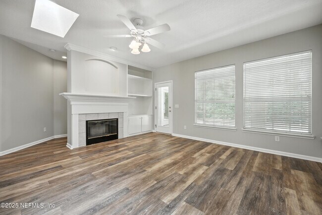 Building Photo - 4565 E Seneca Dr