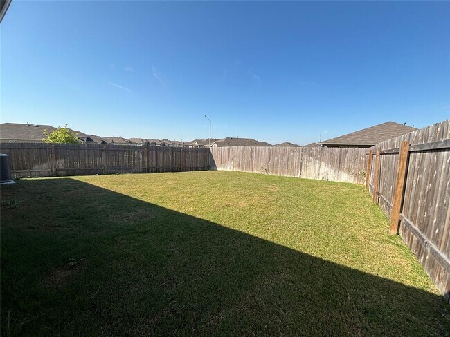 Building Photo - 325 Darwin Pl