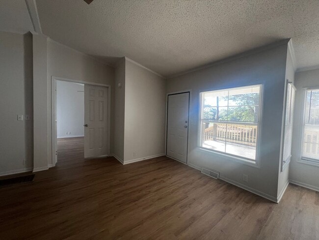 Building Photo - LEASING NOW FOR OCTOBER 2025!