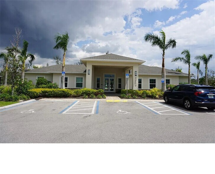 Building Photo - 25152 E Lenox Cir