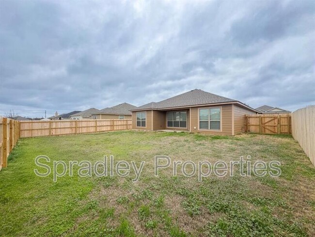 Building Photo - 8015 Fieldstone Dr