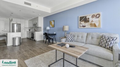 Building Photo - 1950 Mayfair St