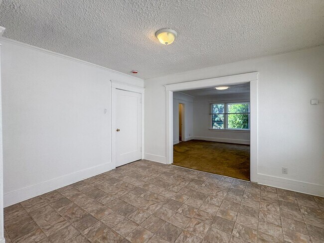 Building Photo - 338-340 1/2 S. Catalina St.-338 1/2