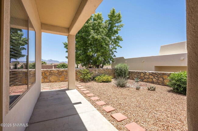 Building Photo - 1320 Golf Club Rd