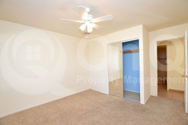 Building Photo - 5019 E Laurel Ln