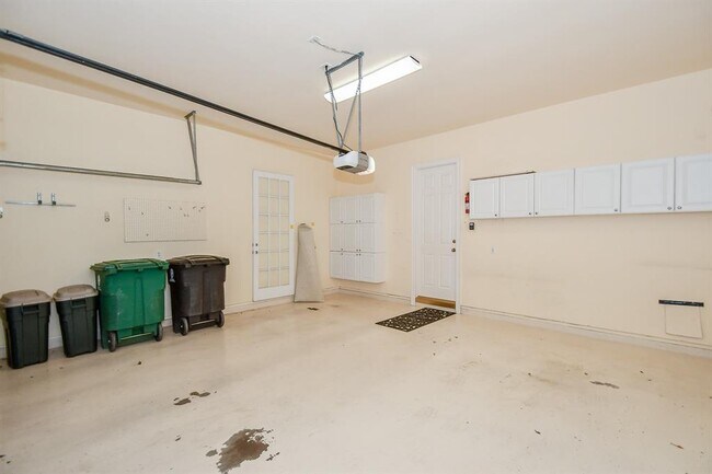 Building Photo - 2124 Nantucket Dr