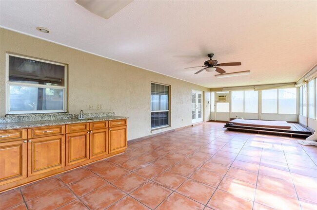 Building Photo - 3122 Reseda Ct