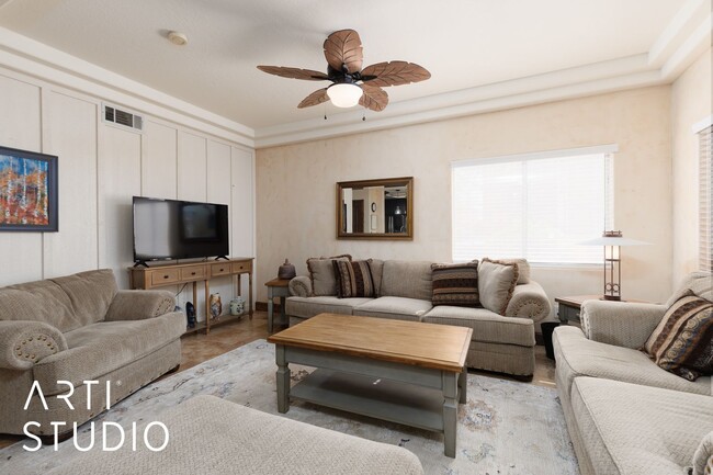 Building Photo - Furnished 3 Bedroom, 2 Bathroom Condo at T...