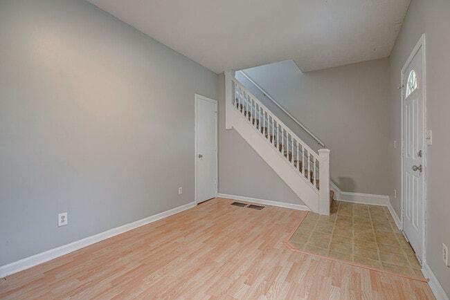 Building Photo - 1915 Woodlawn Ave