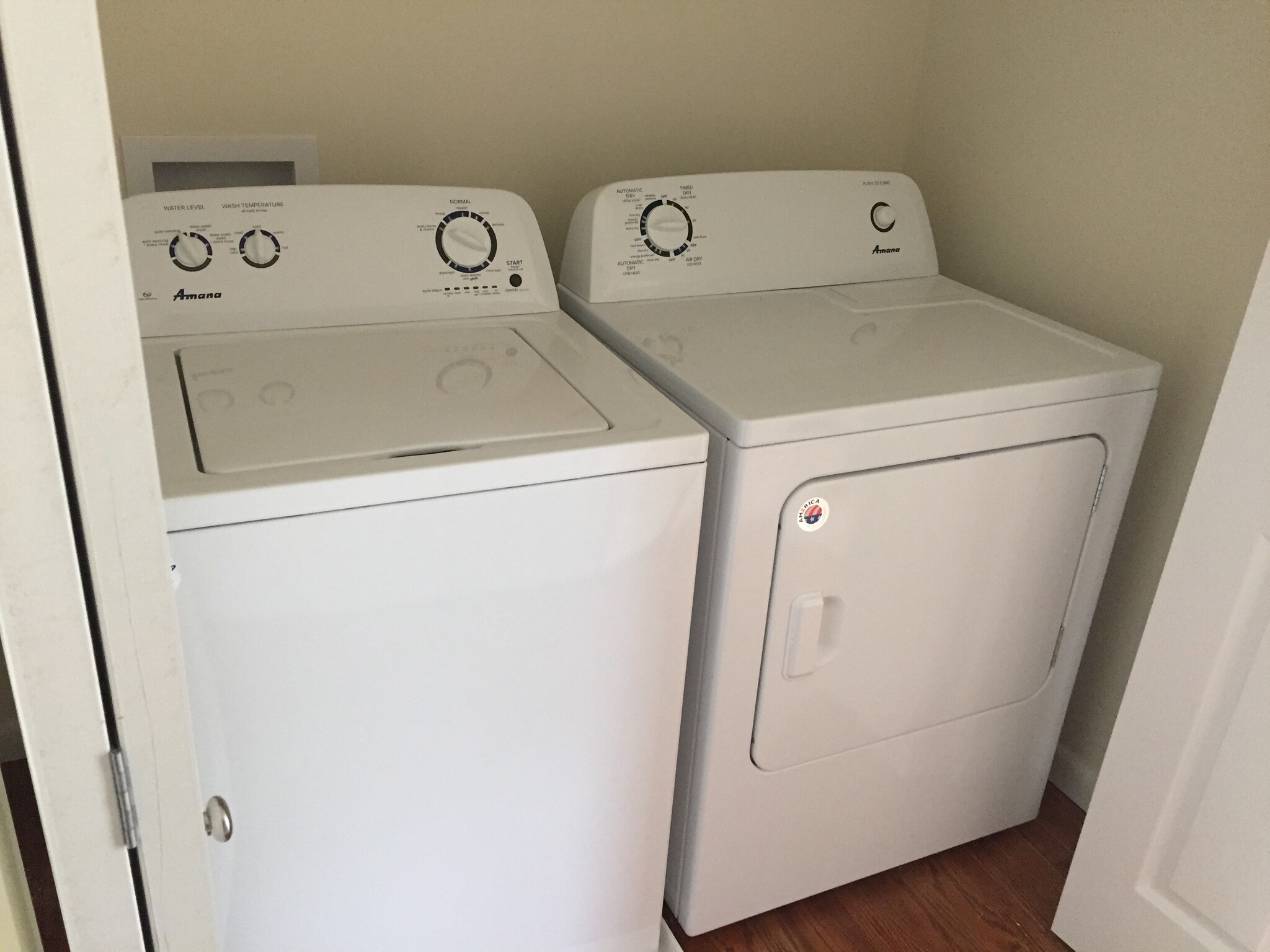 Washer/dryer - 606 E Colorado Ave