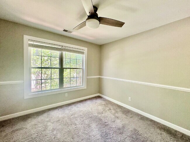 Building Photo - 4-Bedroom Home with Loft and Office for Re...