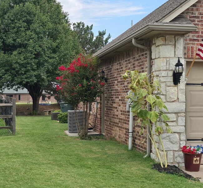 Building Photo - 4-bedroom property in a fantastic North Edmond