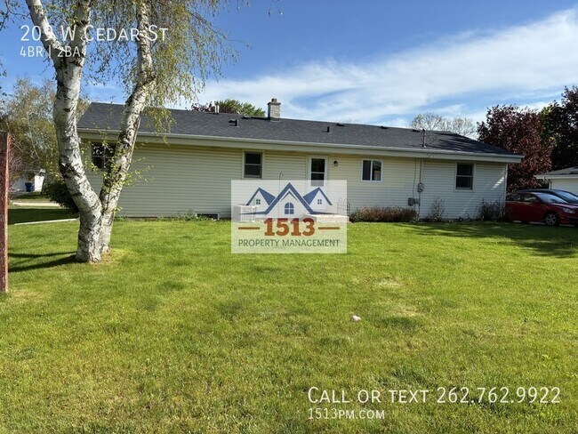 Building Photo - 209 W Cedar St