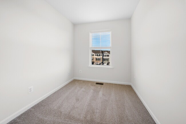 Building Photo - 375 Tumblers Wy