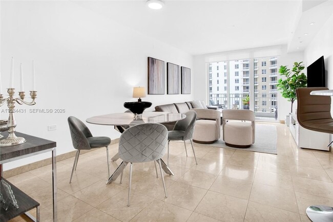 Building Photo - 801 Brickell Key Blvd