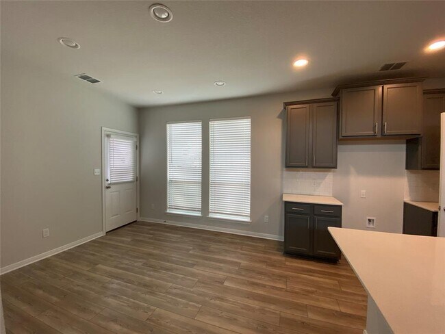 Building Photo - 3201 E College Park Dr