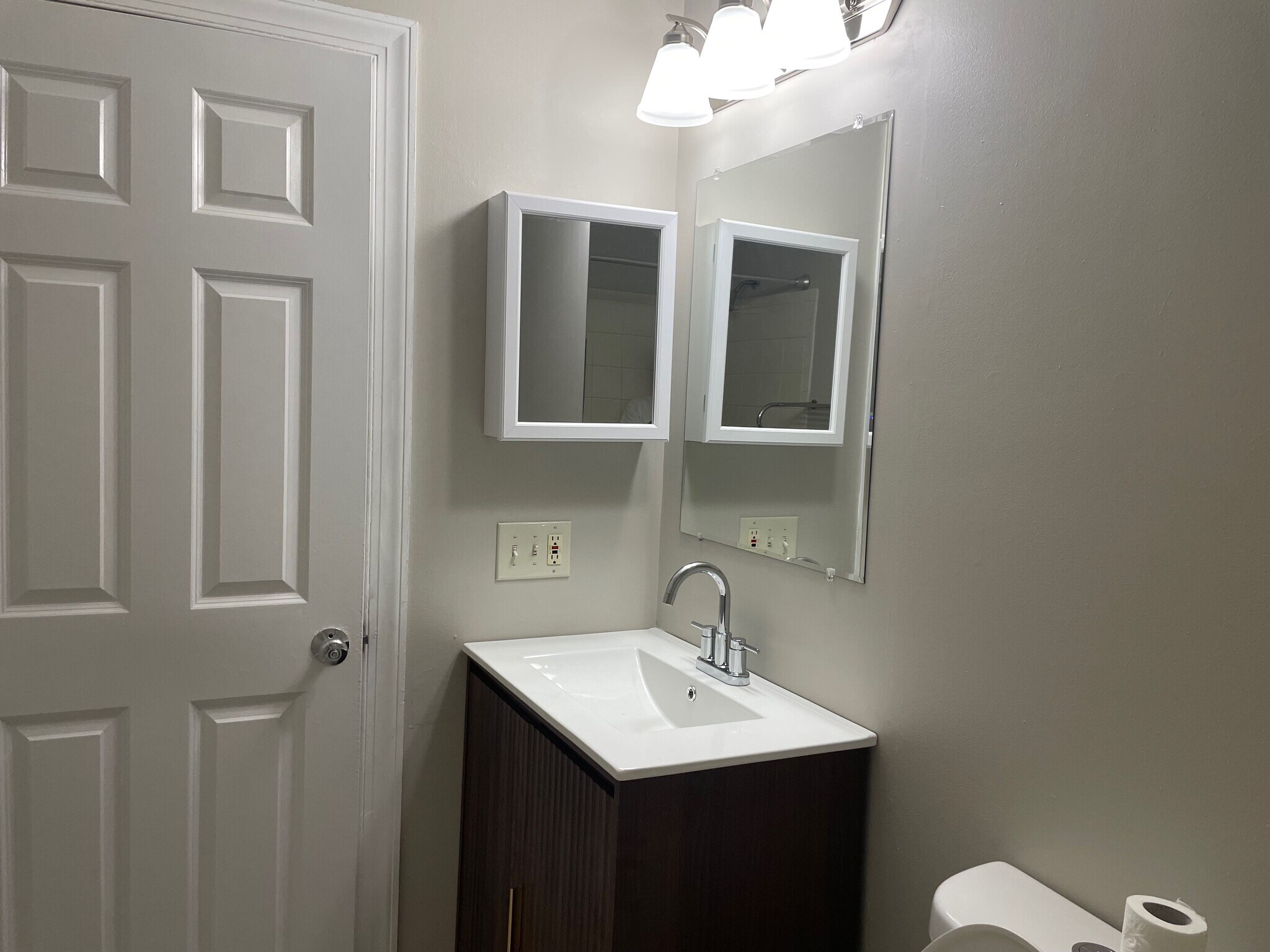 Bathroom - 1912 W 3rd St