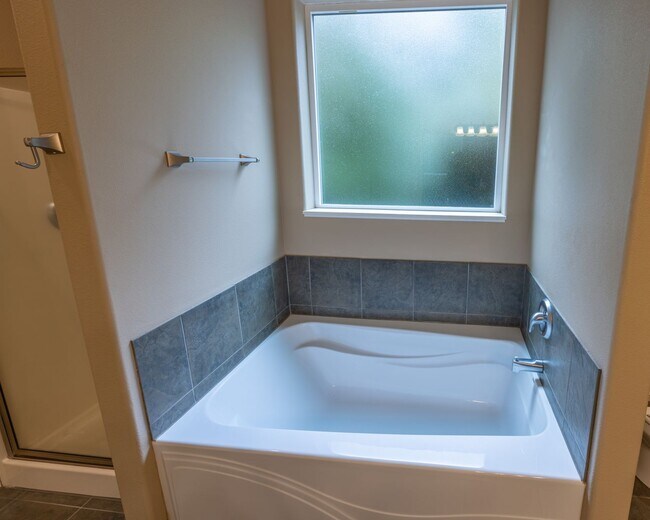 Building Photo - One Level Ranch Home - Three Bedrooms with Central Air / No HOA