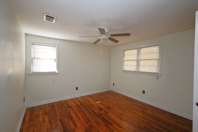 Building Photo - 5023 Cedar St