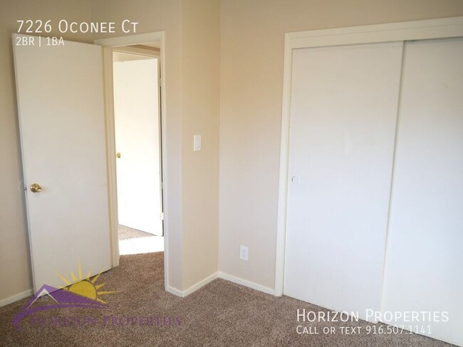 Building Photo - 2 Bed 1 Bath 827 Sq. Ft. Citrus Heights Du...