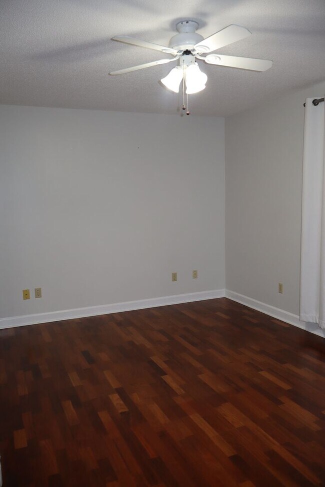 Building Photo - 3809 W Rollins Rd