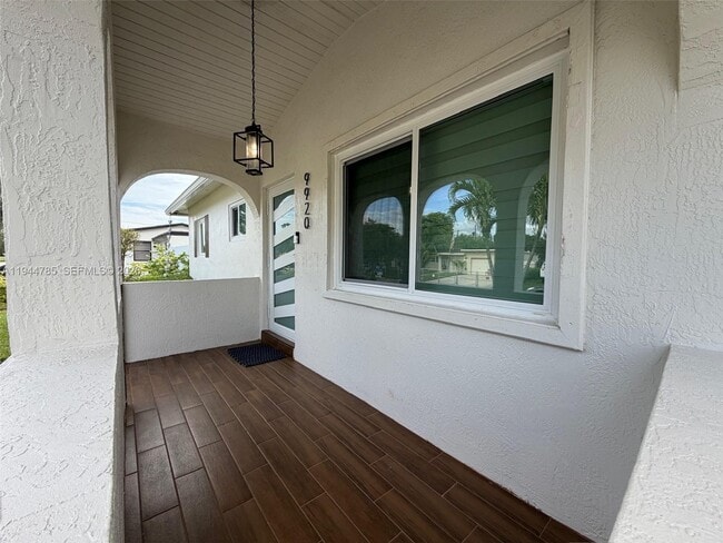 Building Photo - 9920 Jamaica Dr