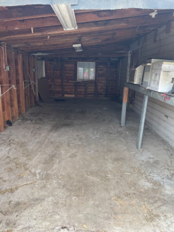 Building Photo - 285 Creekview Rd