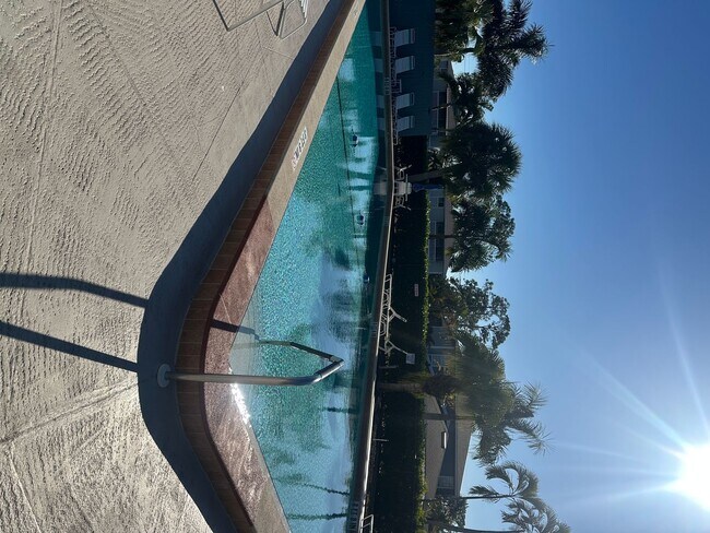 Building Photo - 2 Bedroom Condo with One Car Garage