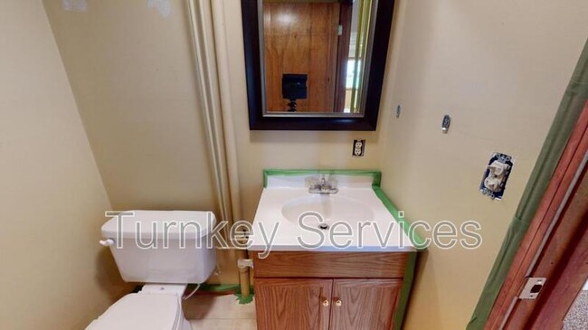 Building Photo - 204 Summerset Dr