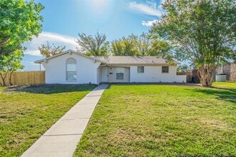 Building Photo - 802 Birchwood Dr