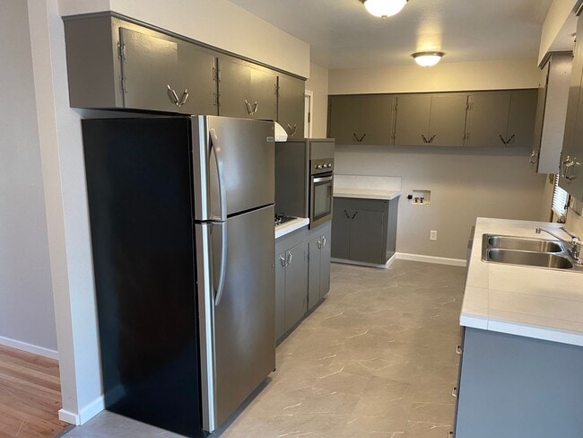 Building Photo - r115/119vDuplex