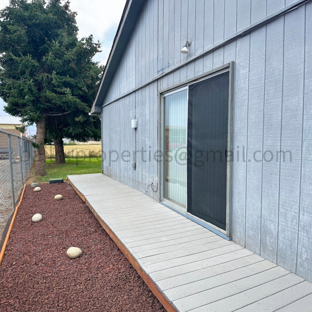 Building Photo - 703 Easy St