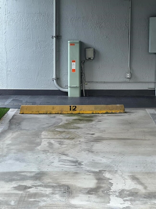 Building Photo - 1650 Brickell Ave