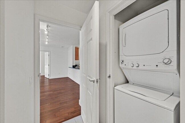 Building Photo - Dual Masters & Incredible Strip Views, 37th Floor or Allure