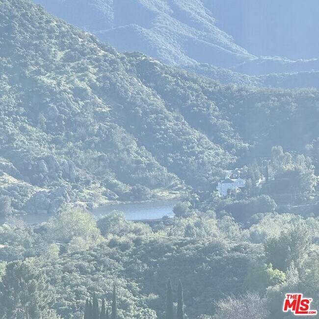 Building Photo - 987 Brookview Ave