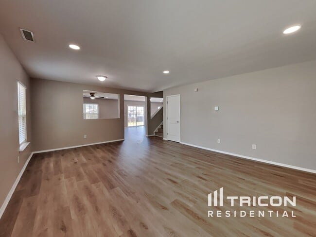 Building Photo - 514 Kerriann Ln