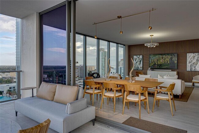 Building Photo - 275 1st Ave S