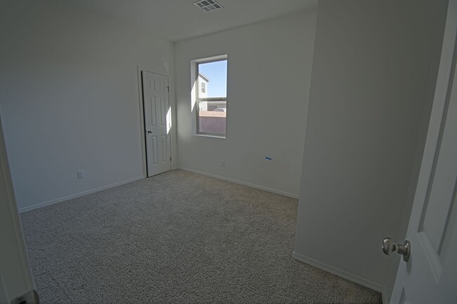 Building Photo - Newer Three Bedroom, Two Bath, Two Car Gar...