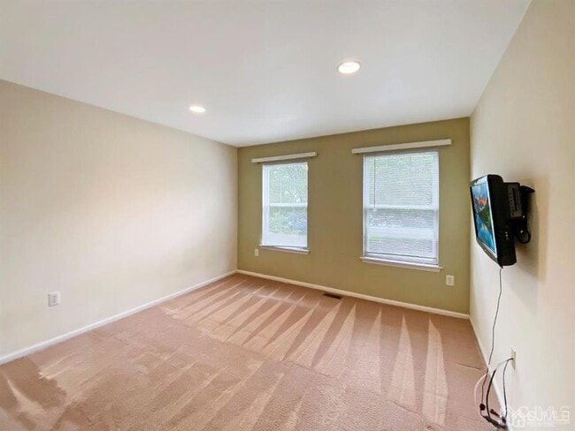 Building Photo - 48 Berkshire Way